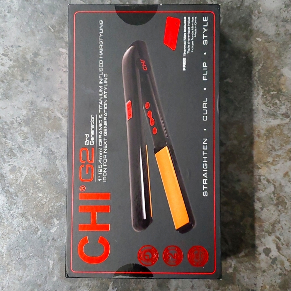 Brand new, CHI Ceramic & Titanium Flat iron for Hairstyling